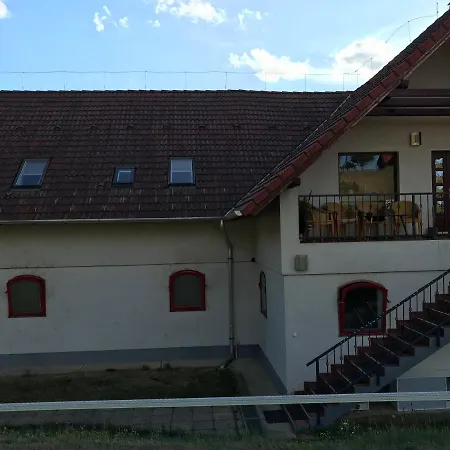 Prosper Lovasklub Panzió Bed and breakfast