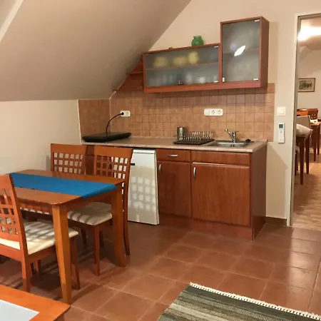 Prosper Lovasklub Panzio 3* Piliscsév