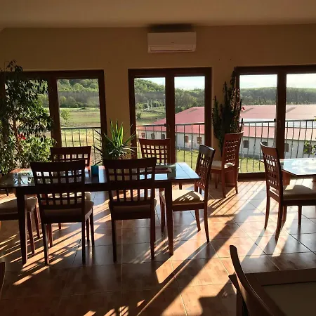 Prosper Lovasklub Panzio 3* Piliscsév