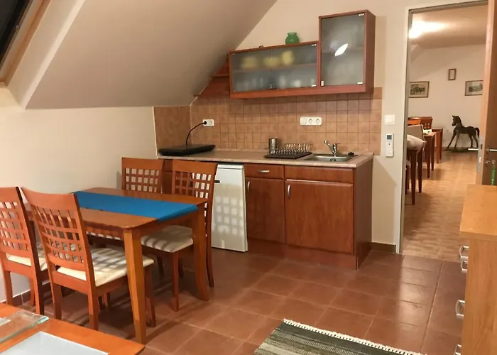 Prosper Lovasklub Panzio 3* Piliscsév