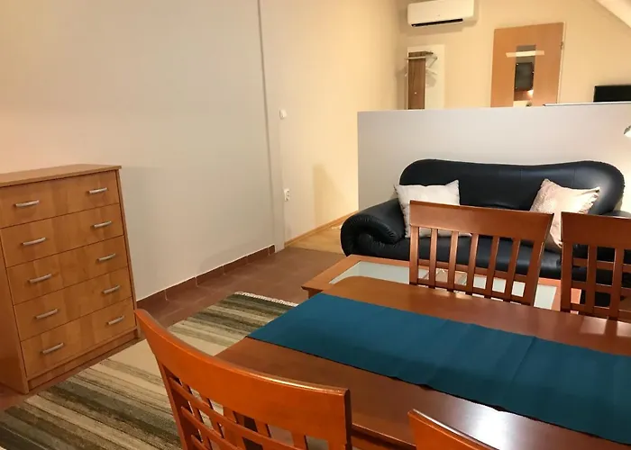 Prosper Lovasklub Panzio 3*